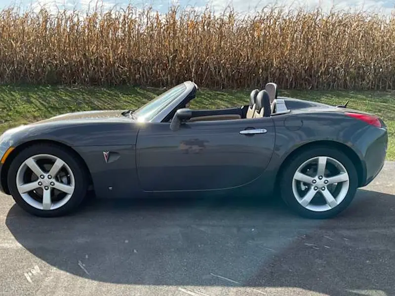 2008 Pontiac Solstice — photo 2 of 8