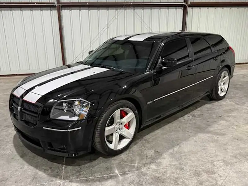 2006 Dodge Magnum SRT-8 — photo 1 of 8