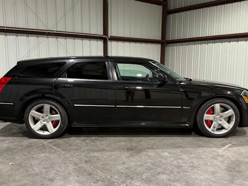 2006 Dodge Magnum SRT-8 — photo 5 of 8
