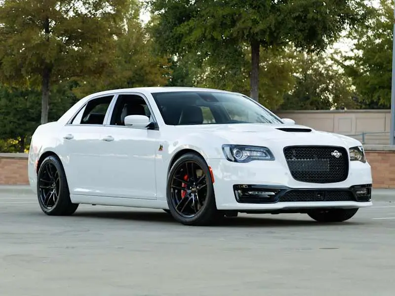 2023 Chrysler 300C — photo 6 of 8