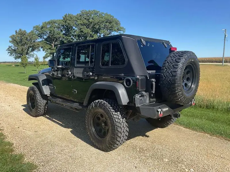 2013 Jeep Wrangler Unlimited Sport — photo 3 of 8