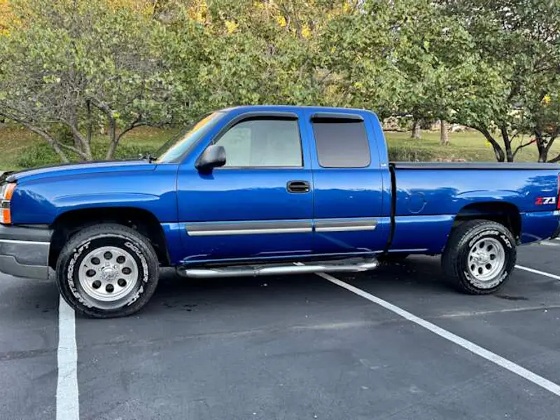 2003 Chevrolet Silverado LT — photo 2 of 8