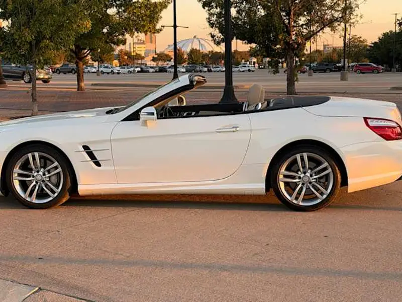 2015 Mercedes-Benz SL550 — photo 2 of 8