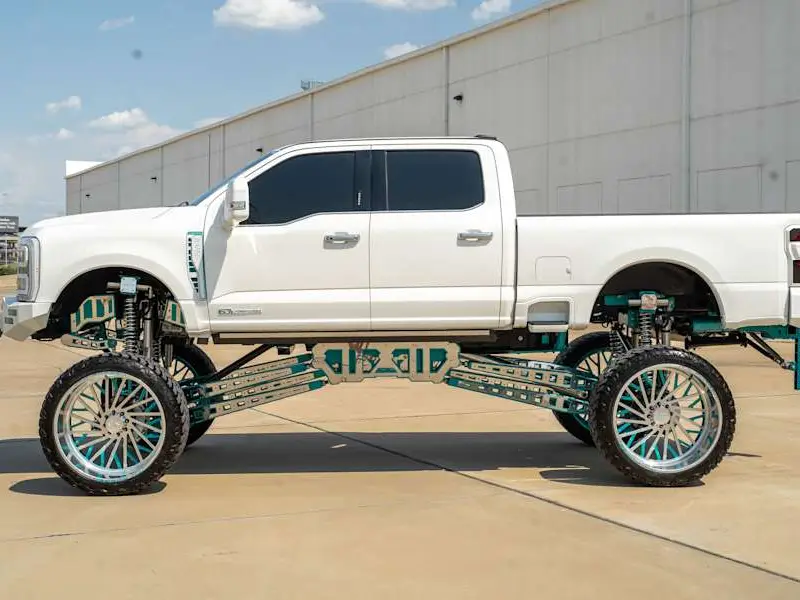 2024 Ford F-250 Custom — photo 2 of 8