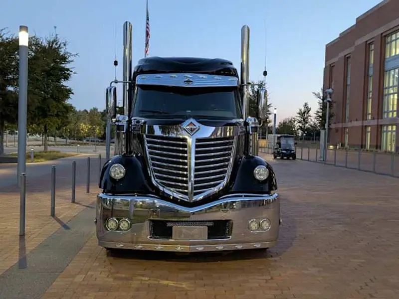 2011 International LoneStar — photo 5 of 8