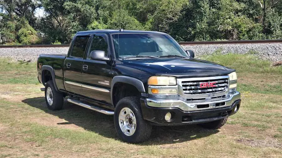 Black 2004 GMC Sierra 2500HD SLE